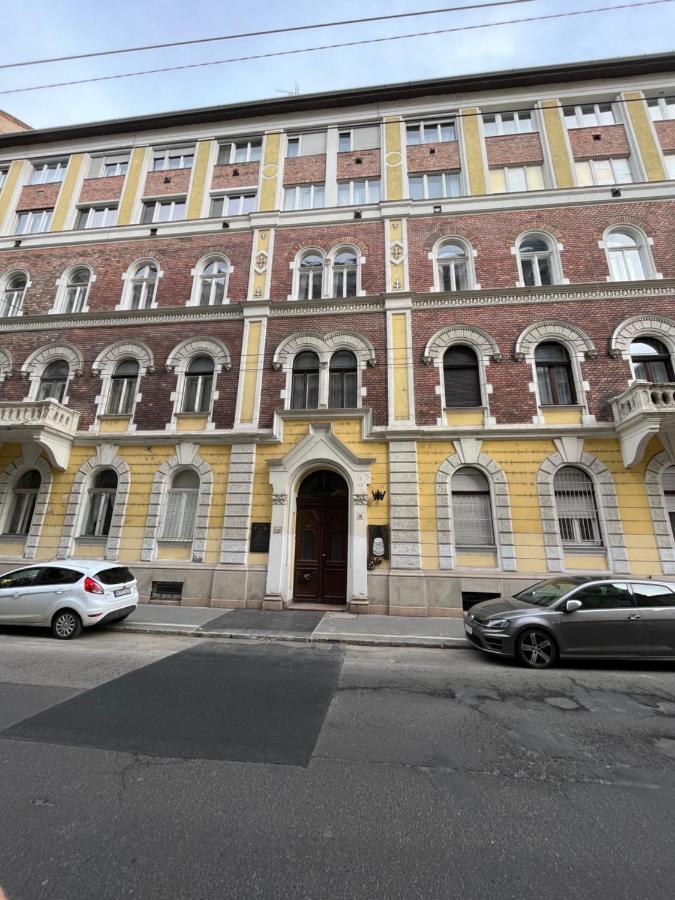 Garibaldik Apartman Apartment Budapest Exterior photo